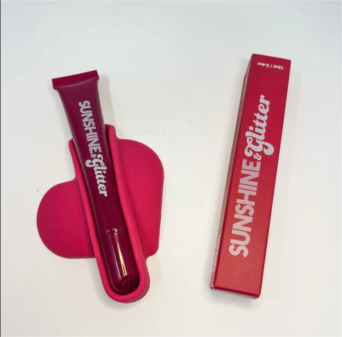 Lip Gloss and Kiss Keeper